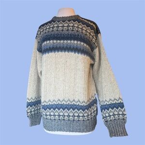 St. John's Bay Vintage 90’s Cream and Blue Crewneck Sweater